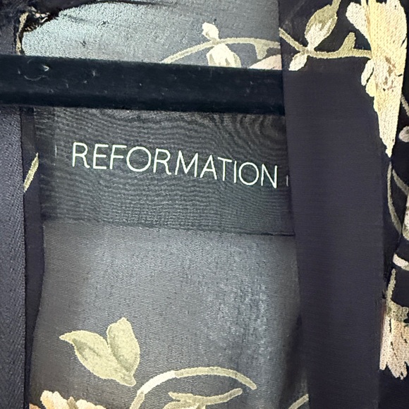 Reformation vintage Black Floral Short Sleeve V-Neck Dress - Picture 2 of 3